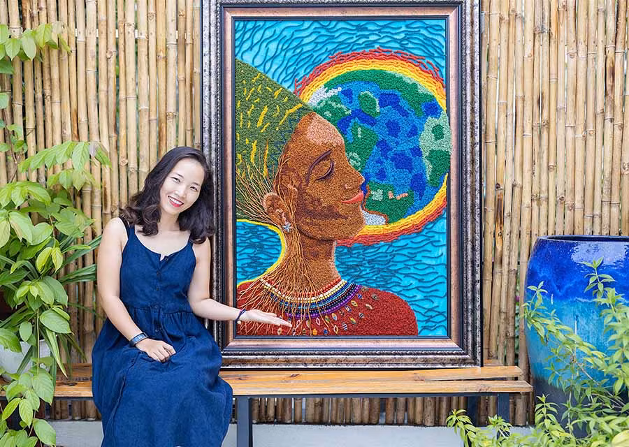 ” được quấn bằng dây đồng do chị tạo nên. Ảnh: M.T