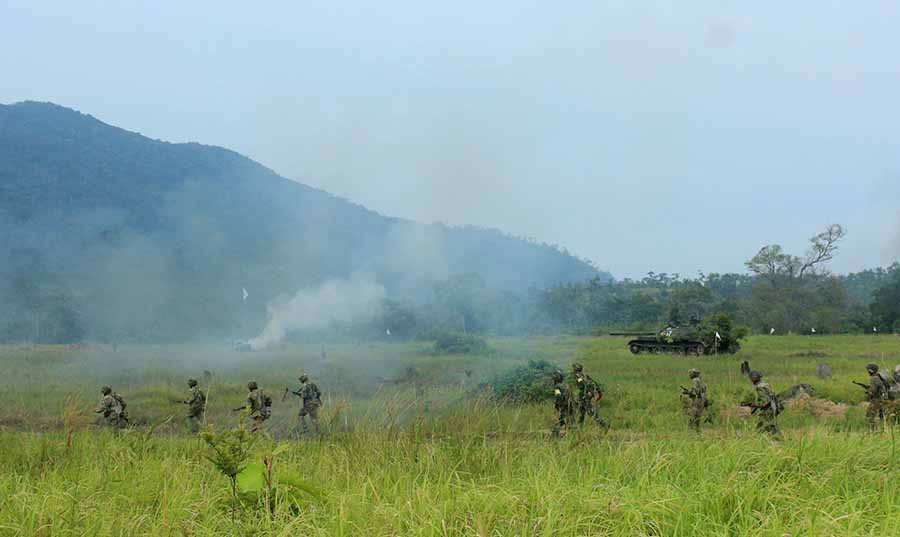 Bộ binh xung phong đánh chiếm mục tiêu. Ảnh: V.D.H