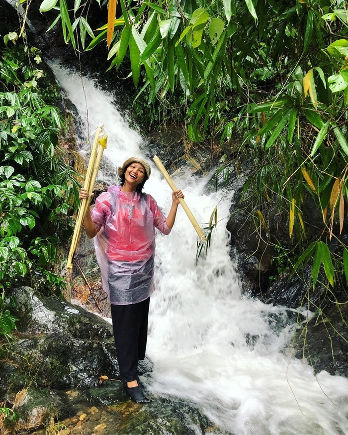  H'Hen Niê tiếp tục tạo ấn tượng với công chúng bằng sự giản dị, chân thành.