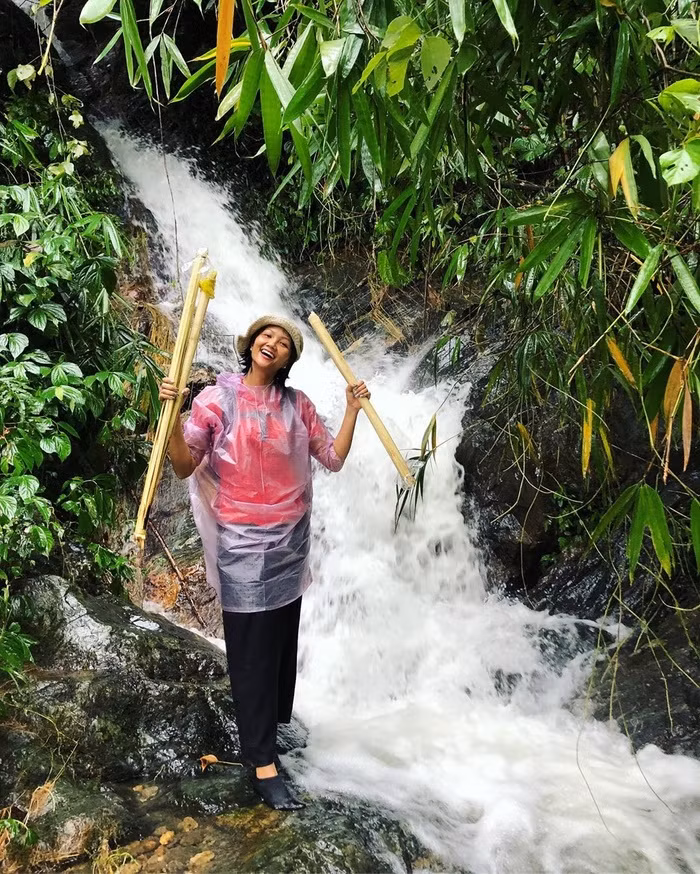  H'Hen Niê tiếp tục tạo ấn tượng với công chúng bằng sự giản dị, chân thành.