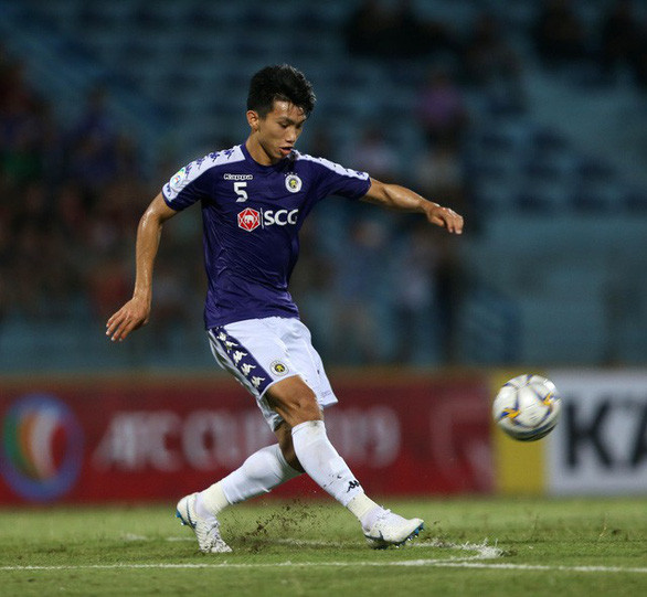 Văn Hậu là cầu thủ trẻ xuất sắc nhất V-League 2019 - Ảnh: NAM KHÁNH