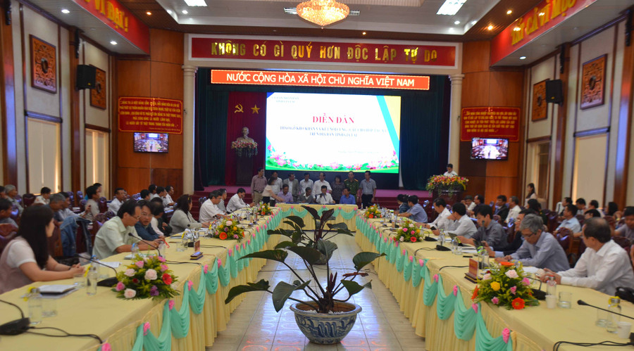 Quang cảnh diễn đàn. Ảnh: Lê Nam