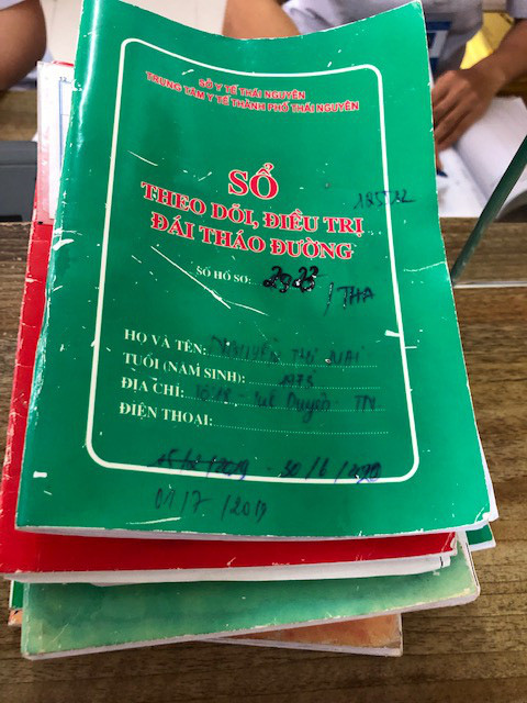 Người bệnh cần được khám và đo đường huyết thường xuyên Người bệnh cần được khám và đo đường huyết thường xuyên