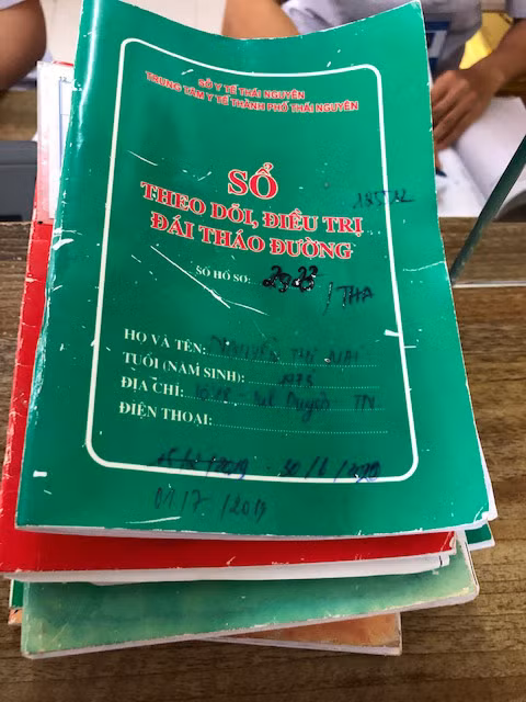 Người bệnh cần được khám và đo đường huyết thường xuyên