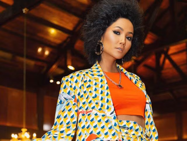  Hình ảnh mới nhất của H'Hen Niê khi xuất hiện tại một sự kiện - Ảnh: Fanpage Miss Universe Vietnam