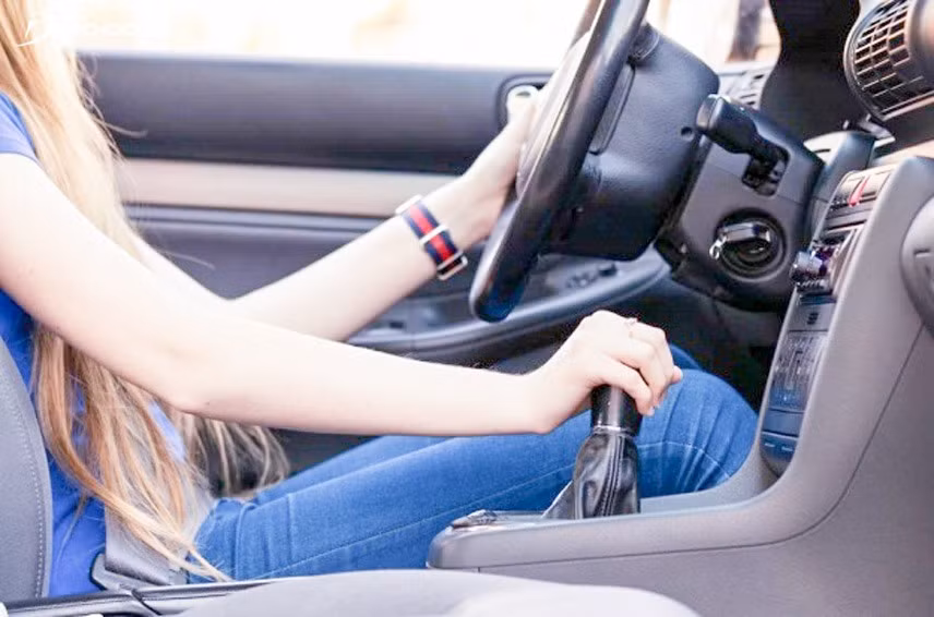  Tư thế ngồi thoải mái, giúp thuận tiện và lái xe an toàn. Ảnh: St.