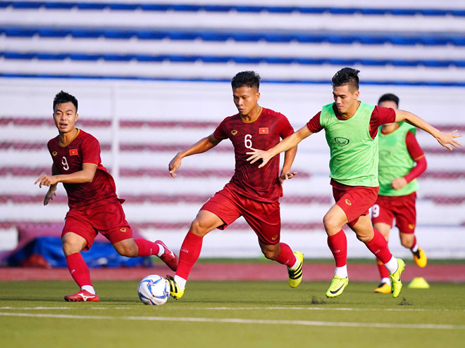 Cầu thủ Tiến Linh (bên phải, hàng đầu), tiền đạo sáng giá hiện nay của đội tuyển Việt Nam được huấn luyện viên Park Hang-seo tin dùng - Ảnh: Độc Lập