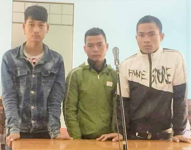 Các bị cáo Ksor Đong, Siu Thăm, Kpă Tơi (từ phải qua). Ảnh: Cúc Phương