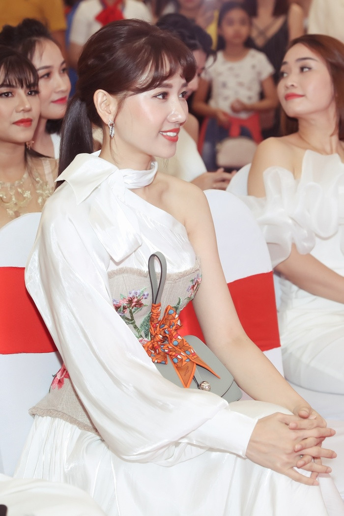 360 độ góc nào cũng xinh đẹp của Hari Won