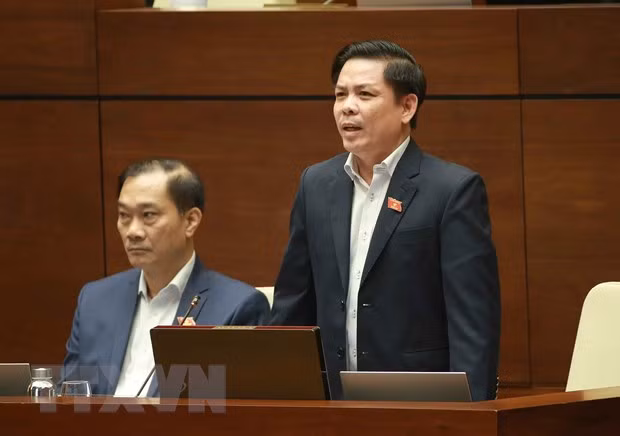  Bộ trưởng Bộ Giao thông Vận tải Nguyễn Văn Thể giải trình ý kiến của đại biểu Quốc hội về dự án Cảng hàng không quốc tế Long Thành giai đoạn 1. (Ảnh: Doãn Tấn/TTXVN)