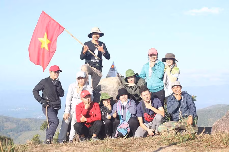  Tour chinh phục đỉnh núi Chư Nâm ngắm bình minh đang được nhiều du khách lựa chọn. Ảnh: M.C