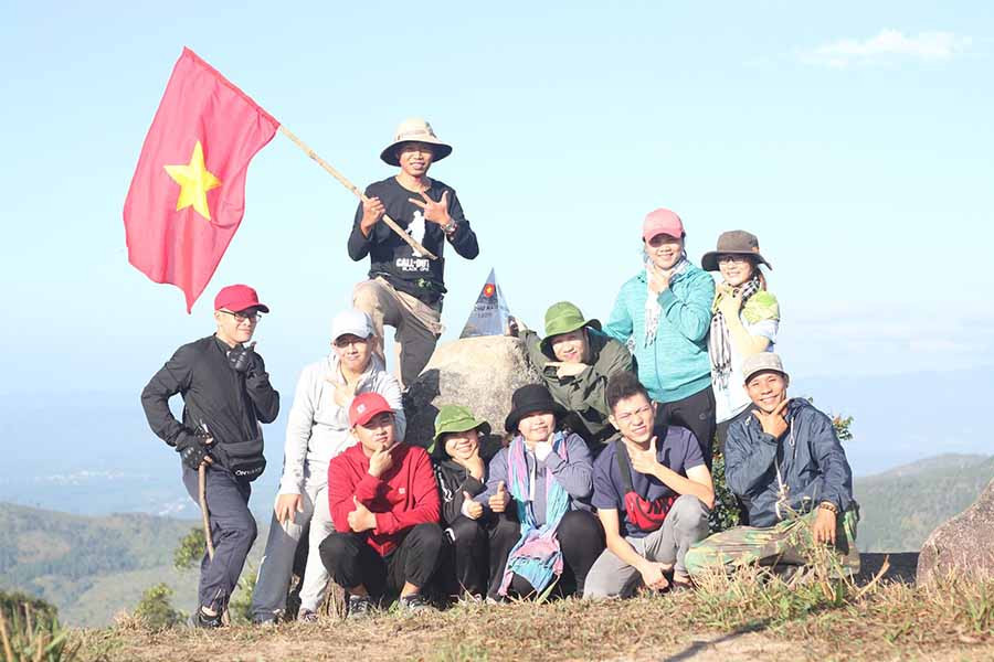  Tour chinh phục đỉnh núi Chư Nâm ngắm bình minh đang được nhiều du khách lựa chọn. Ảnh: M.C