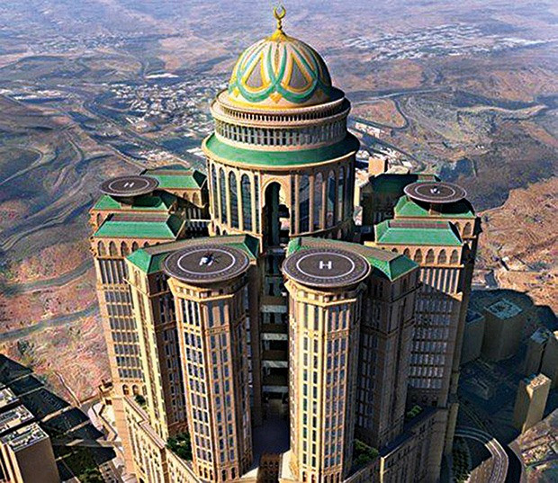 Khách sạn Abraj Kudai nhìn từ bên ngoài.