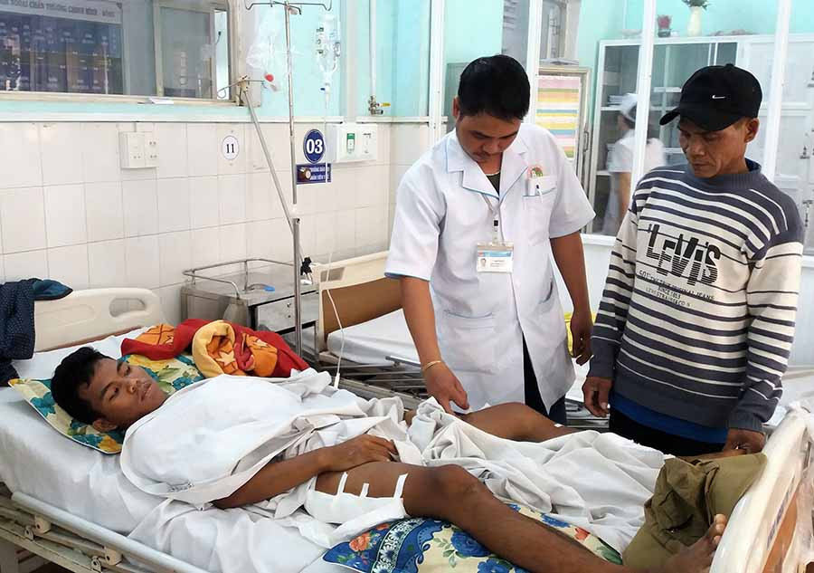  Nhờ các y-bác sĩ hiến máu mà bệnh nhân Đinh Yưng được phẫu thuật kịp thời và đang hồi phục tốt. Ảnh: N.Y