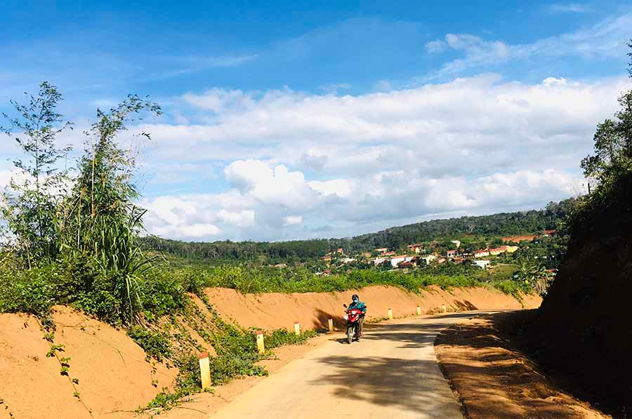  Đường vào xã Đak Rong (huyện Kbang). Ảnh: H.L