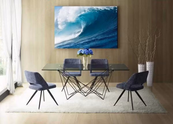 Chiếc bàn ăn sáng tạo thể hiện gu thẩm mỹ tinh tế của người sở hữu.