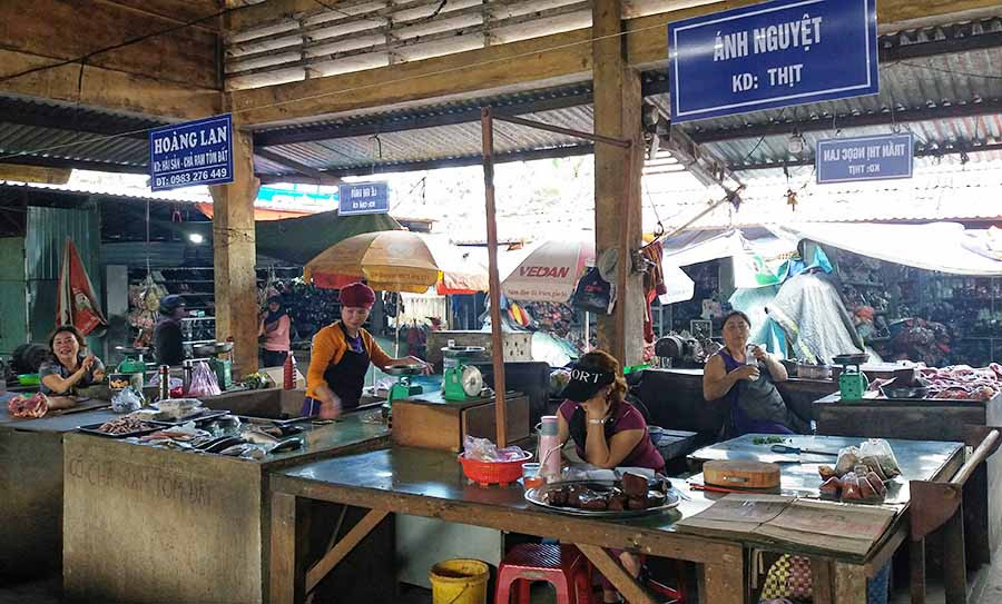  Mô hình thí điểm “Chợ an toàn thực phẩm” vừa được triển khai tại chợ Thắng Lợi (phường Thắng Lợi, TP. Pleiku). Ảnh: N.Y