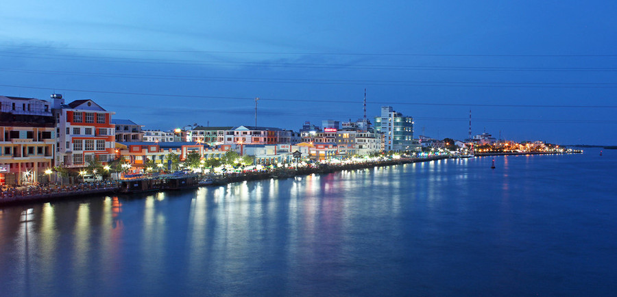  Thành phố Hà Tiên soi bóng xuống dòng nước Tô Châu trong ánh hoàng hôn