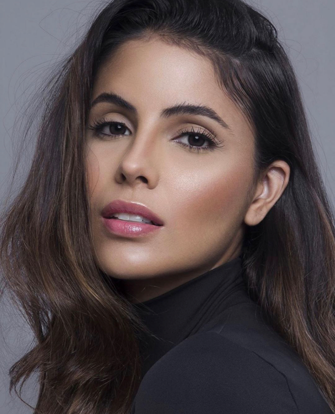 Cùng với Chile, Brazil cũng là một trong những đại diện được đánh giá mạnh tại Miss Charm International 2020. Lully năm nay 24 tuổi, sở hữu vẻ đẹp bốc lửa chuẩn Nam Mỹ