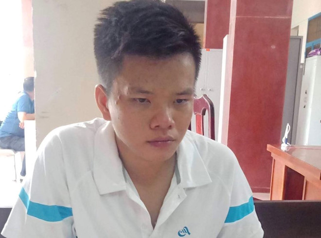 Hiền bị bắt giữ sau khi giết chết cha ruột. Ảnh: Nguyễn Long