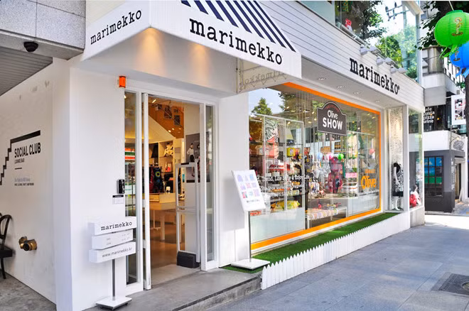  Ngoài những thương hiệu nổi tiếng, bạn có thể mua các thương hiệu địa phương tại Gangnam