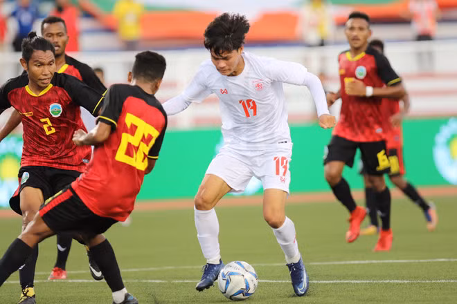 Myanmar (giữa) đã giành chiến thắng trước Timor Leste - Ảnh Khả Hòa