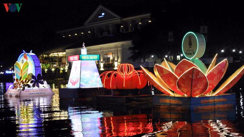 Đêm hoa đăng năm nay với chủ đề Hội tụ và tỏa sáng.