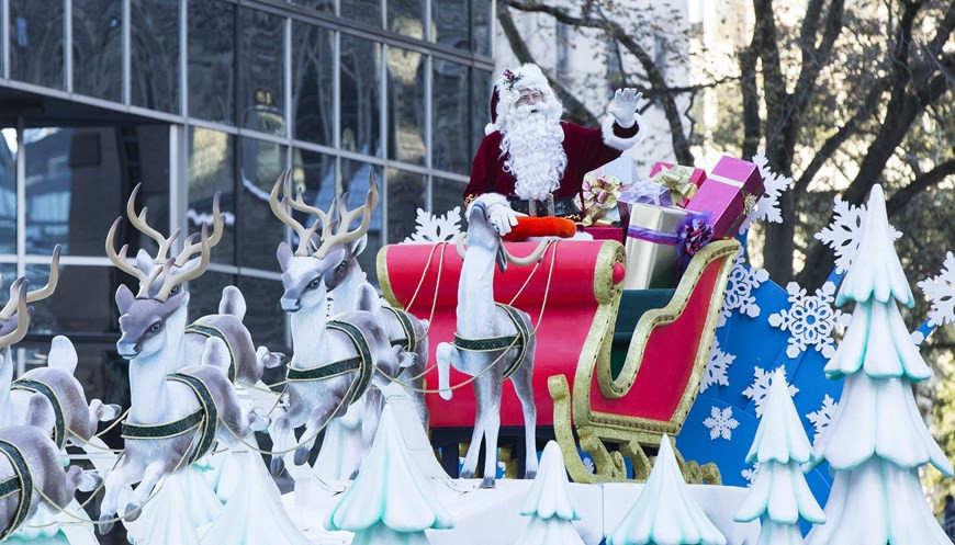 Một người trong trang phục ông già Noel tham gia cuộc diễu hành tại Toronto, Canada, ngày 17/11/2019. (Ảnh: THX/TTXVN) Một người trong trang phục ông già Noel tham gia cuộc diễu hành tại Toronto, Canada, ngày 17/11/2019. (Ảnh: THX/TTXVN)