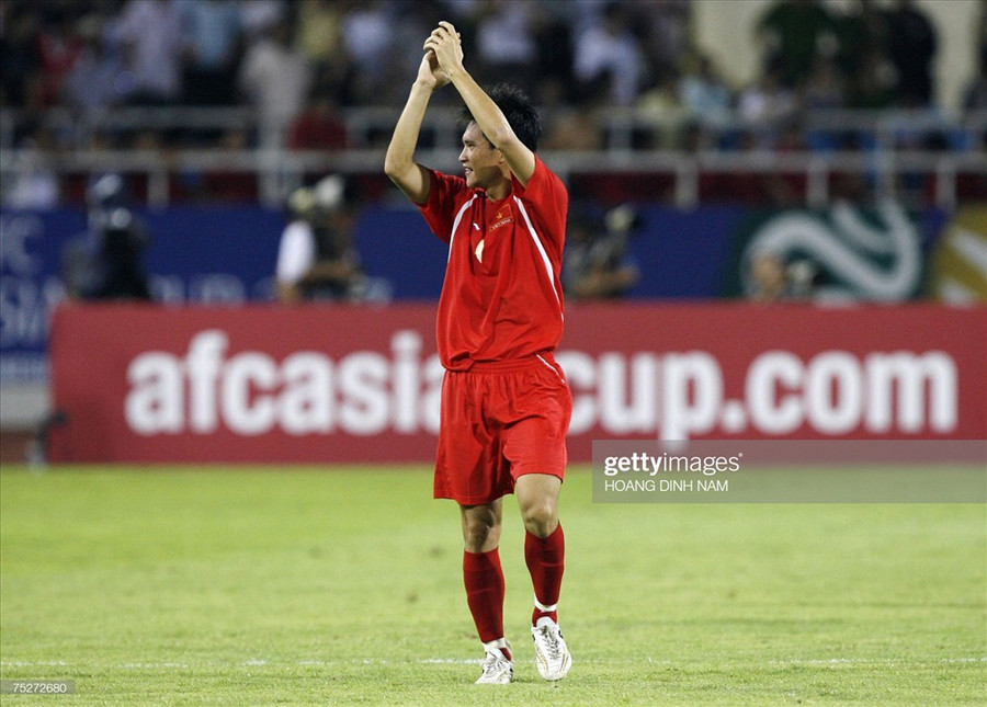 Bàn thắng kĩ thuật của Công Vinh góp phần giúp Việt Nam thắng UAE tại Asian Cup 2007. Ảnh: Getty Bàn thắng kĩ thuật của Công Vinh góp phần giúp Việt Nam thắng UAE tại Asian Cup 2007. Ảnh: Getty