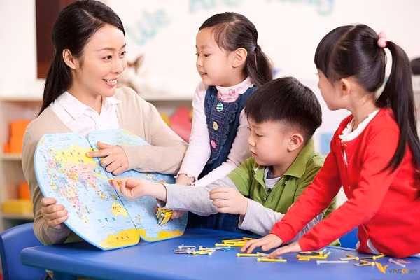 Văn hóa ứng xử là cái nắm tay ban đầu dẫn trẻ vào con đường hình thành nhân cách. (ảnh minh họa, internet)