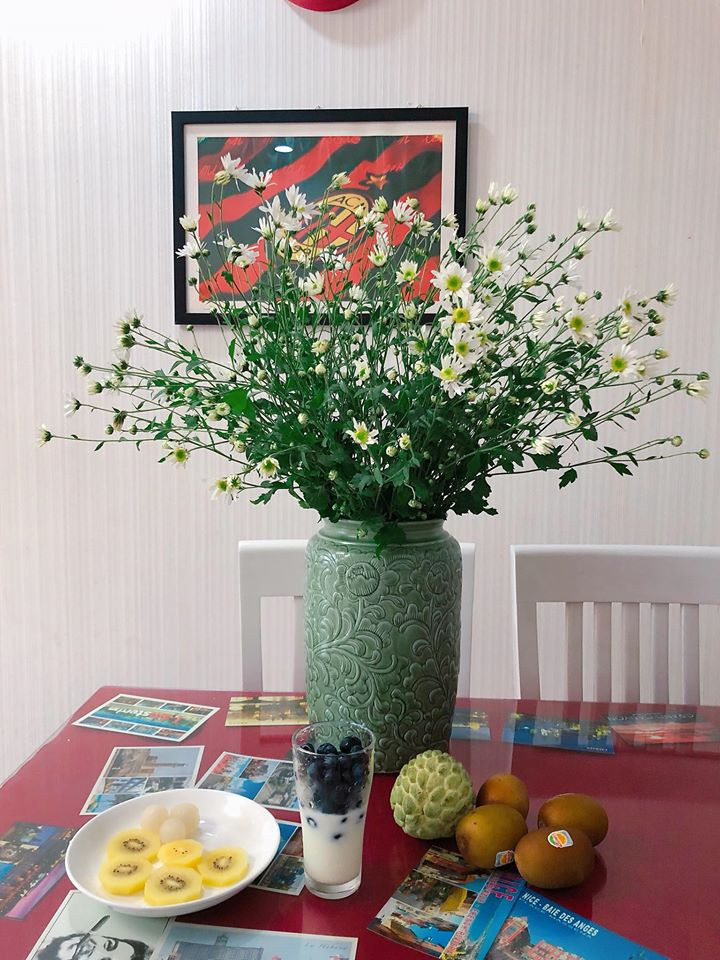 Thêm một chút sáng tạo với cúc họa mi giúp bàn ăn những ngày đầu đông trở nên ấm áp, vui tươi hơn. Thêm một chút sáng tạo với cúc họa mi giúp bàn ăn những ngày đầu đông trở nên ấm áp, vui tươi hơn.