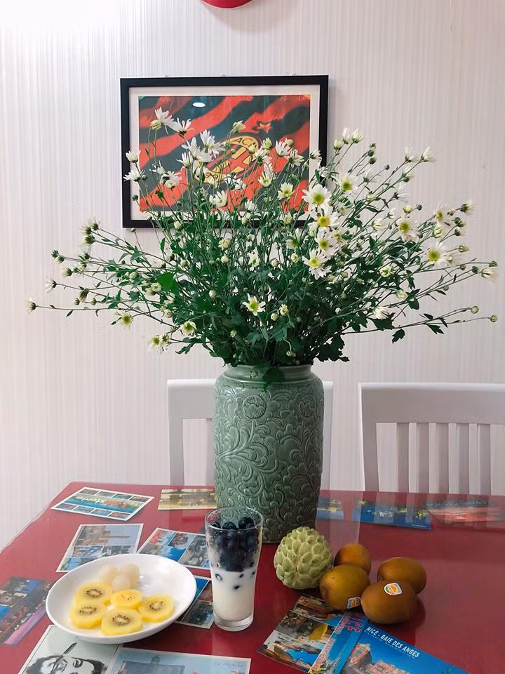 Thêm một chút sáng tạo với cúc họa mi giúp bàn ăn những ngày đầu đông trở nên ấm áp, vui tươi hơn.