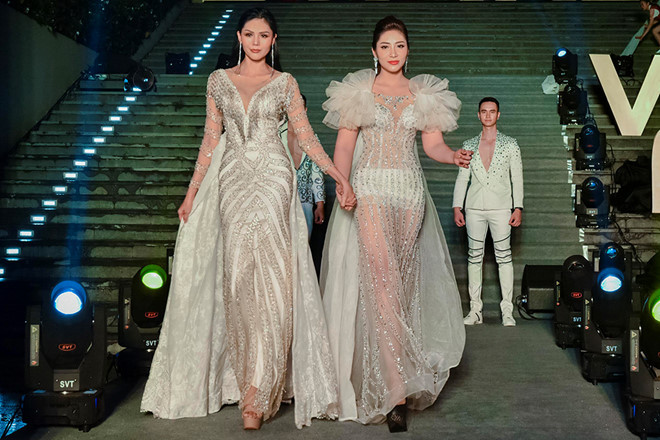 Chương trình Gala All Stars - Vietnam Fitness Model diễn ra tại Trường đại học quốc tế Hồng Bàng. Đặng Thu Thảo xuất hiện trên đường băng catwalk trải dài trên những bậc thang giữa sảnh chính của trường cùng dàn thí sinh Người mẫu thể hình - Vietnam Fitness Model của 3 mùa