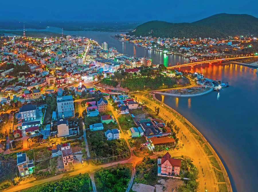 Khu đô thị lấn biển Hà Tiên khiến diện mạo thành phố ngày càng hiện đại hơn.