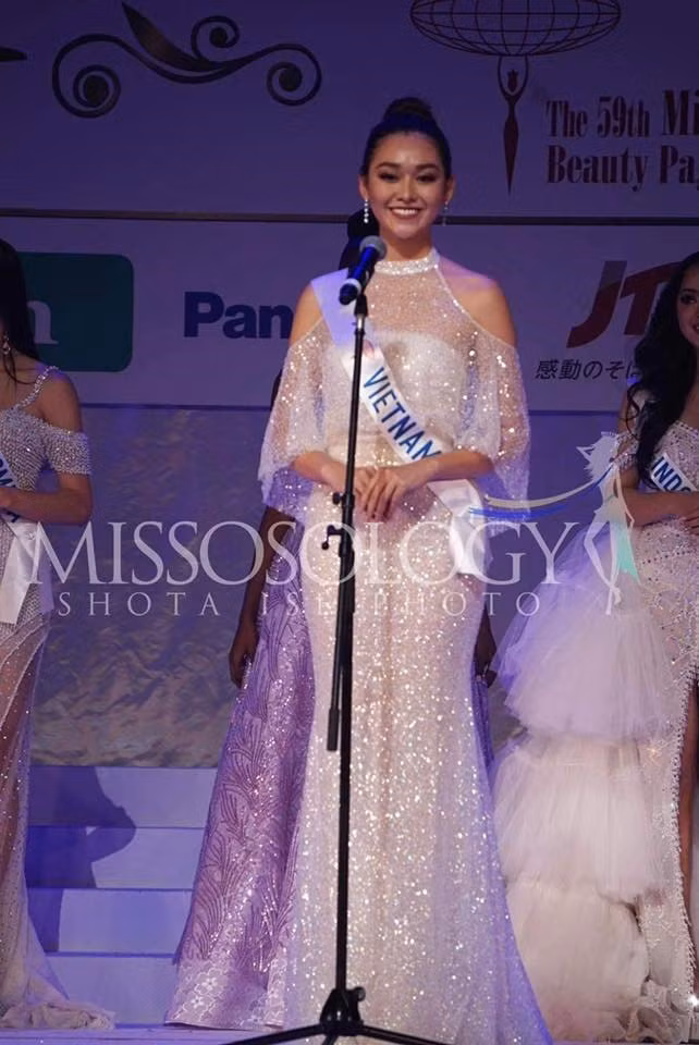 Tường San tự tin thuyết trình tại chung kết Miss International 2019. Ảnh: MS. 
