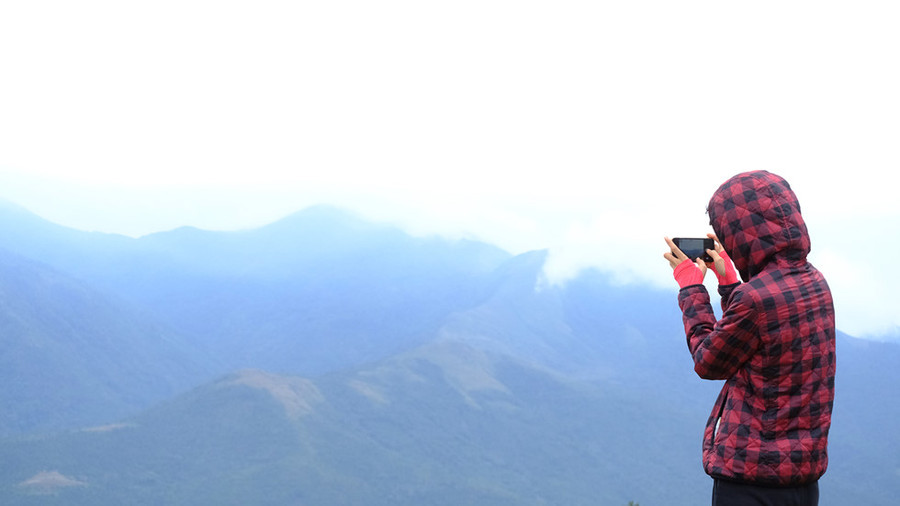  Ai cũng muốn ghi lại khoảnh khắc đáng nhớ - Ảnh N.H