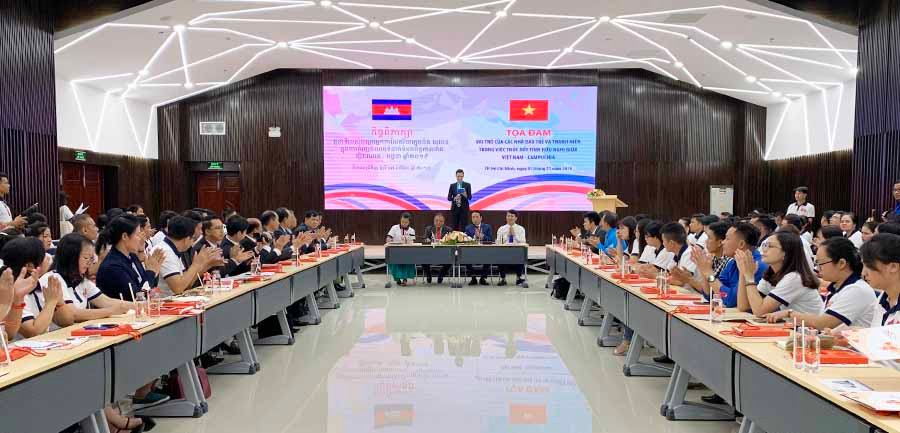 Quang cảnh buổi toạ đàm. Ảnh: P.L