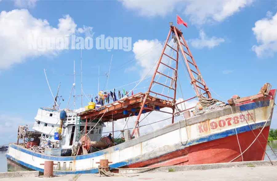  Tàu cá chở ngư dân bị bắn chết