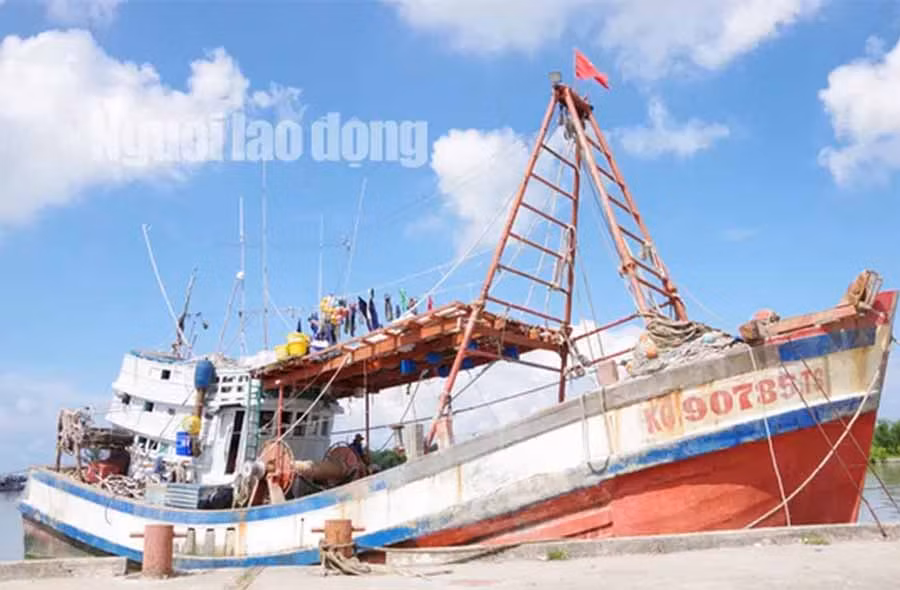  Tàu cá chở ngư dân bị bắn chết