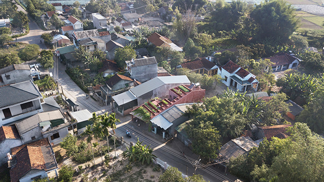 Quá trình đô thị hóa nhanh chóng đã phần nào thay đổi kiến trúc và không gian sống của làng. Quá trình đô thị hóa nhanh chóng đã phần nào thay đổi kiến trúc và không gian sống của làng.