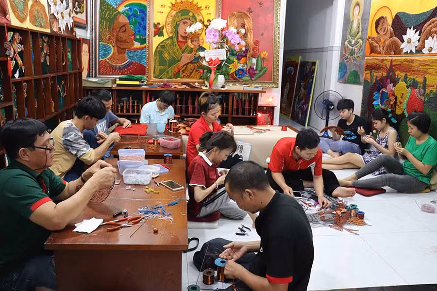 Một góc không gian làm việc tại Công ty Shark Uma ở Quận Gò Vấp (TP. Hồ Chí Minh). Ảnh: Nhật Linh