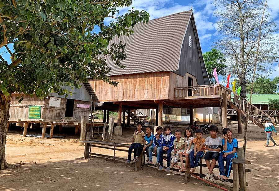  Nhà rông làng Vẽh (xã Sró, huyện Kông Chro) vừa khánh thành trước mùa lễ hội. Ảnh: H.N