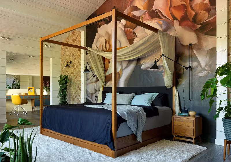 Bức tranh nghệ thuật đầu giường góp phần thể hiện tính cách của người sở hữu.