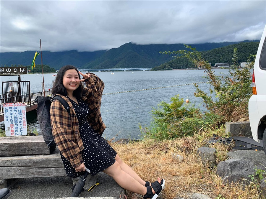 Trang hiện tại đã là một du học sinh Nhật. Ít ai biết rằng đằng sau nụ cười tươi rói lại ẩn chứa một nỗi buồn đến vậy. Ảnh: NVCC Trang hiện tại đã là một du học sinh Nhật. Ít ai biết rằng đằng sau nụ cười tươi rói lại ẩn chứa một nỗi buồn đến vậy. Ảnh: NVCC