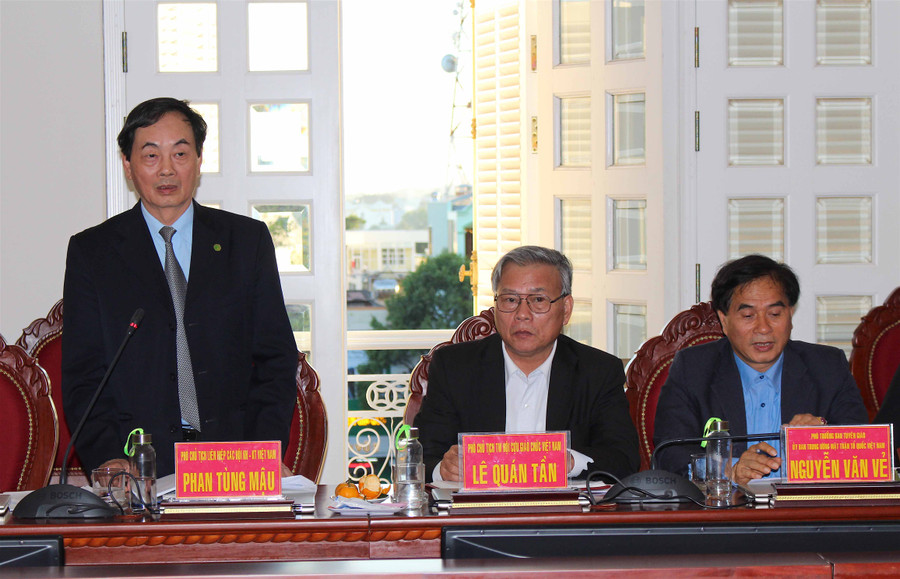 Trưởng đoàn giám sát Phan Tùng Mậu kết luận buổi giám sát. Ảnh: Hồng Thi