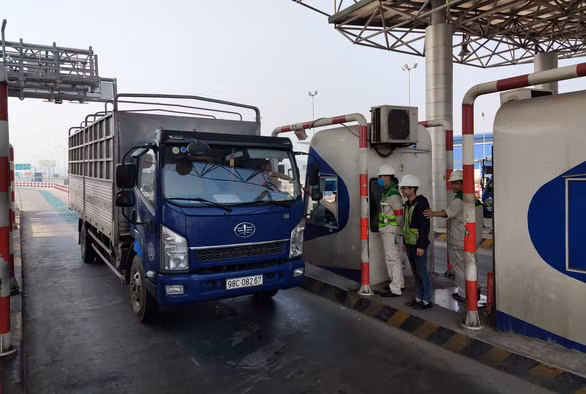Mục tiêu đến 31-12-2019, toàn bộ trạm thu phí trên cả nước thực hiện thu phí tự động theo chỉ đạo của Thủ tướng không đạt được - Ảnh: TUẤN PHÙNG