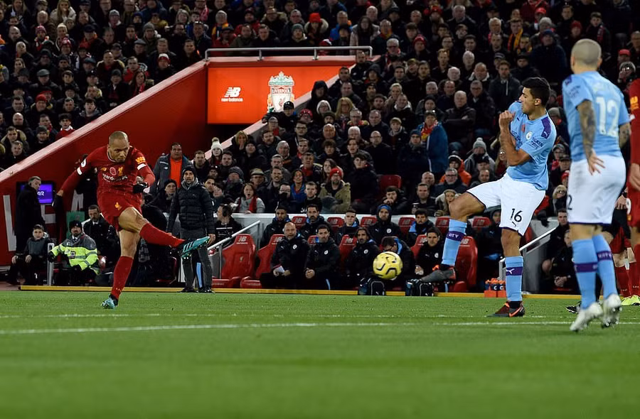 Cú dứt điểm đẳng cấp của Fabinho mở tỷ số cho Liverpool, khiến khán đài sân Anfield như 