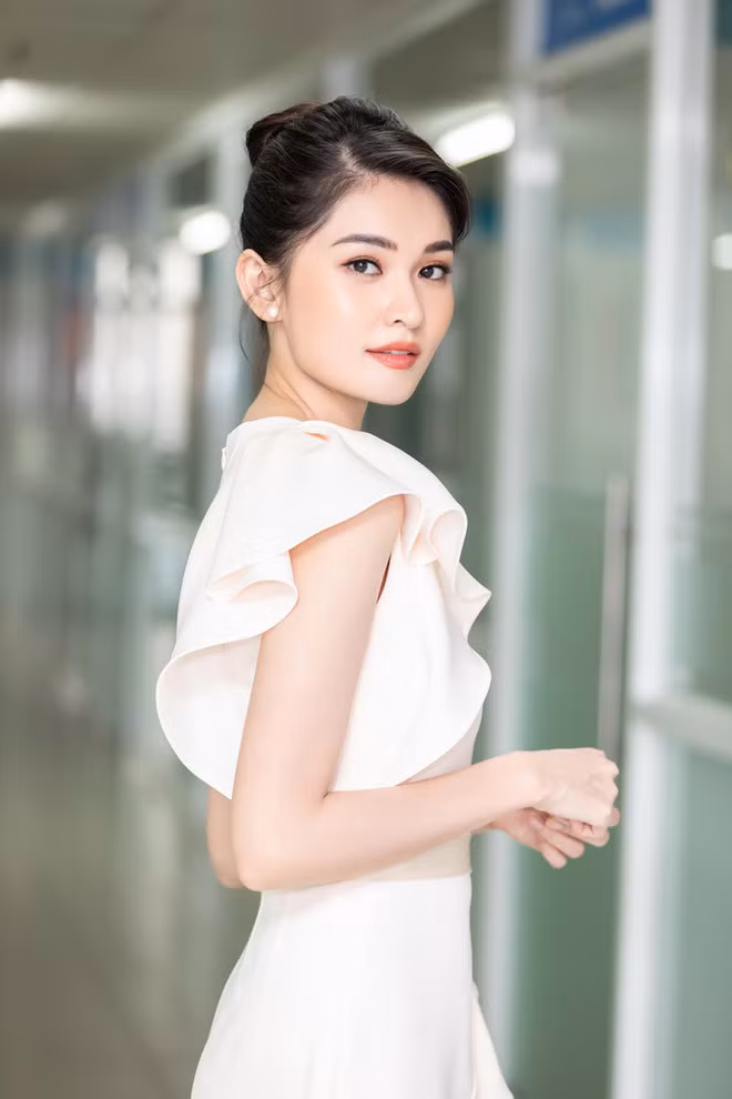 Sau ba năm, cô ngày càng chín muồi về nhan sắc và được khán giả yêu mến bởi nỗ lực giữ gìn hình ảnh, vắng bóng scandal - Ảnh: Kiệt Võ