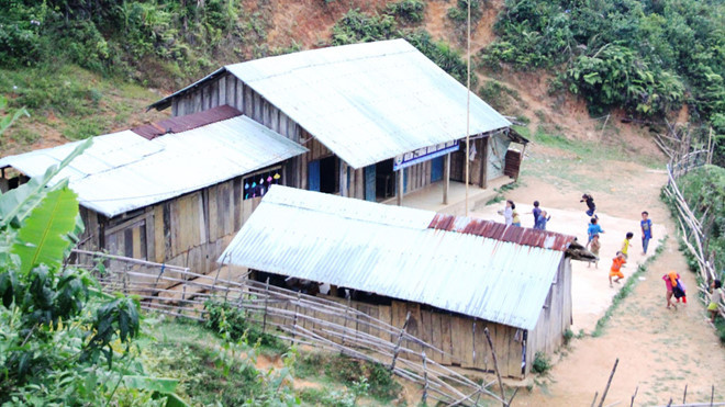 Ngôi trường nằm trên đỉnh Ngọc Linh - Ảnh Mạnh Cường Ngôi trường nằm trên đỉnh Ngọc Linh - Ảnh Mạnh Cường