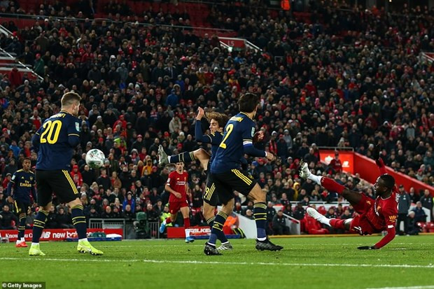  Divock Origi ghi bàn quyết định, mở ra chiến thắng cho Liverpool.